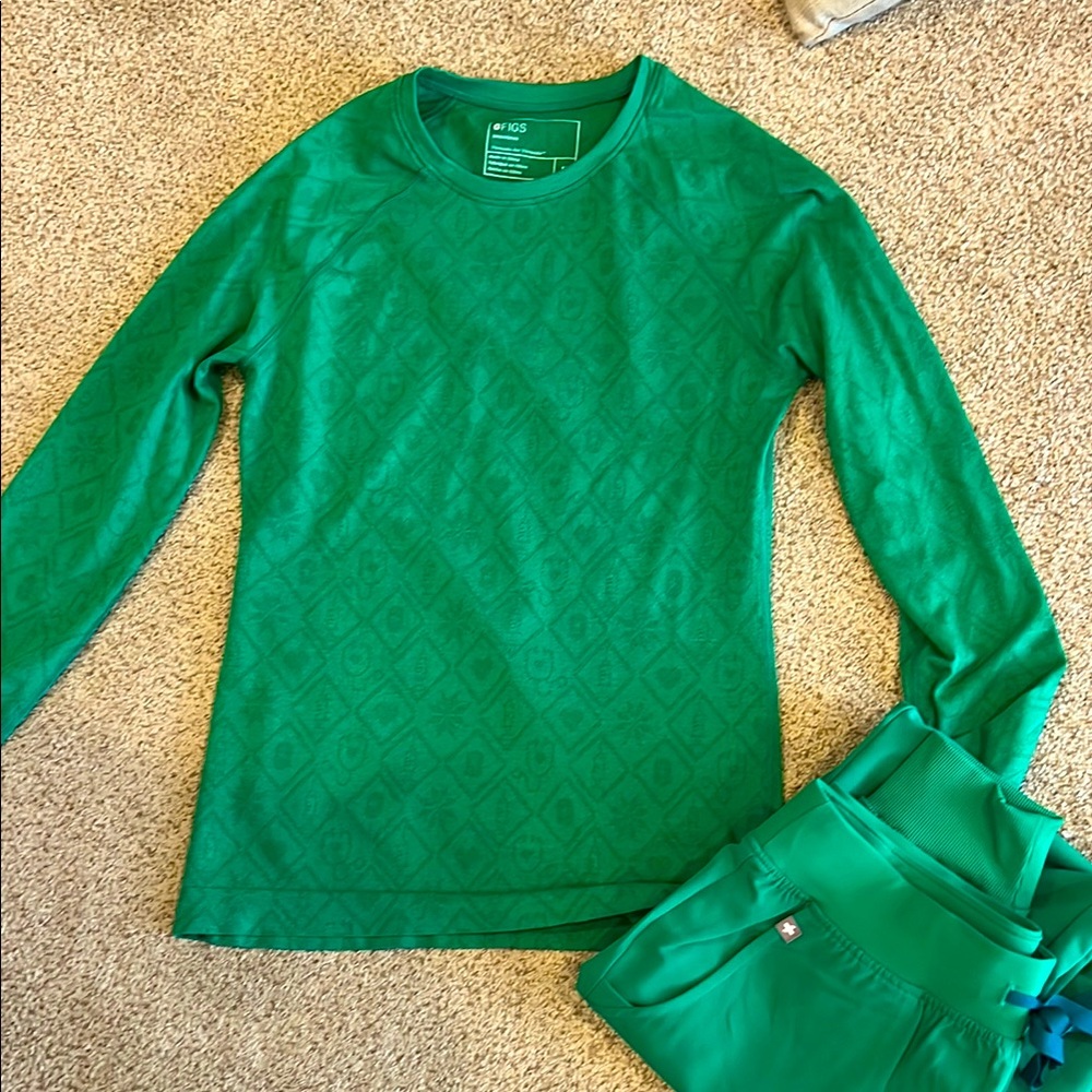 NWOT Figs Evergreen seamless salta under scrub top